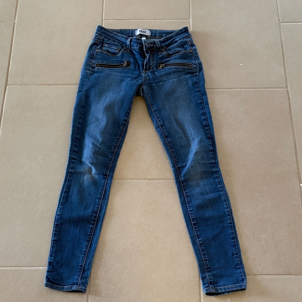 PAIGE Indio Zip Skinny Jeans in Medium Wash Size 24 Edgy Moto Detail rocker-chic